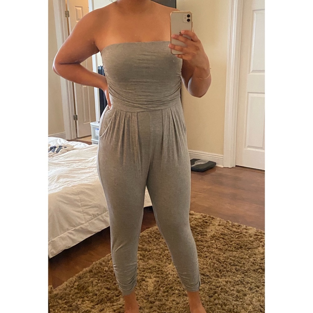 Grey sleeveless jumpsuit